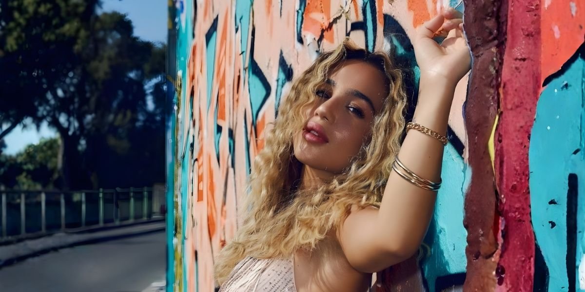 Avgusta Showcases Her Pop Vocals In Brand New Single “Right Now”