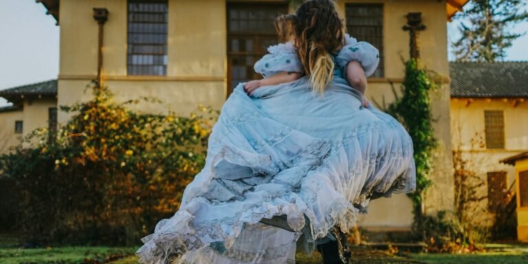 Sabrina Carpenter to Star and Produce “Alice in Wonderland”-Inspired Musical at Universal